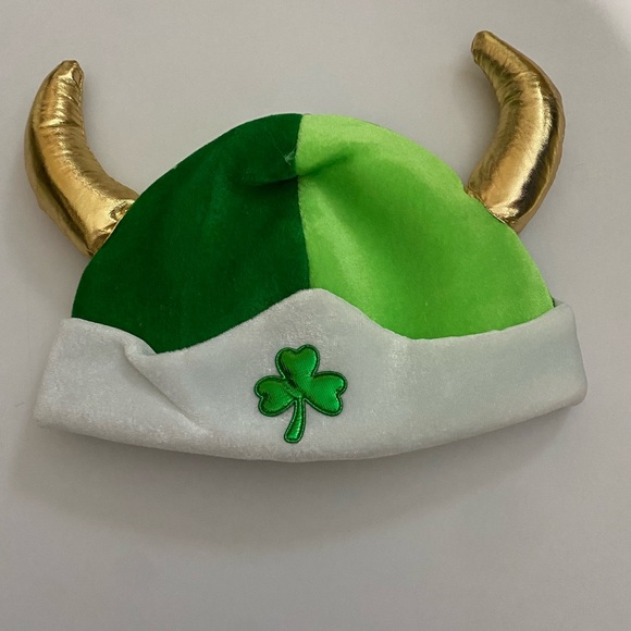 ST Pattys Day Viking Hat With Horns. Unisex - Picture 2 of 3